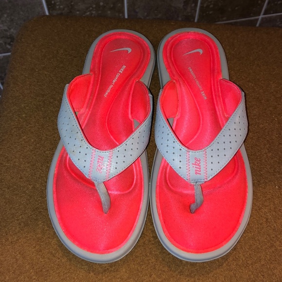 Nike Shoes - Nike flip flops